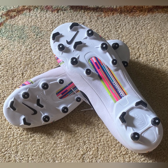 Nike Mercurial Soccer Spiked Shoes - Picture 7 of 7